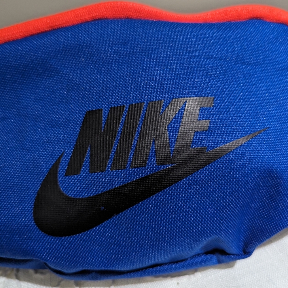 Nike Heritage Cross Body / Hip Pack - Picture 10 of 10